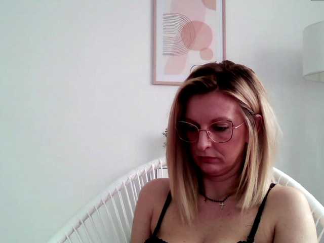 الصور RachellaFox Sexy blondie - glasses - dildo shows - great natural body,) For 500 i show you my naked body @remain