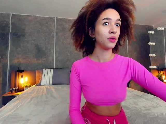 لقطات البث RaffaelaC