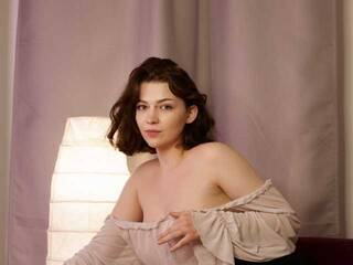 دردشة الفيديو المثيرة Liralei