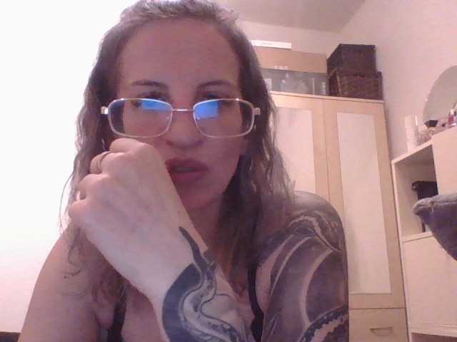 لقطات البث Rosymara