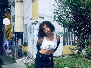 دردشة الفيديو المثيرة roxane-summer