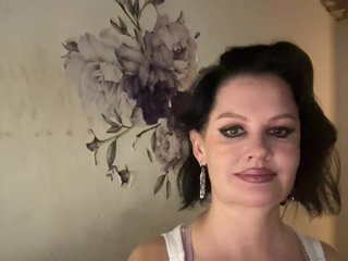 دردشة الفيديو المثيرة RoyalBreasts