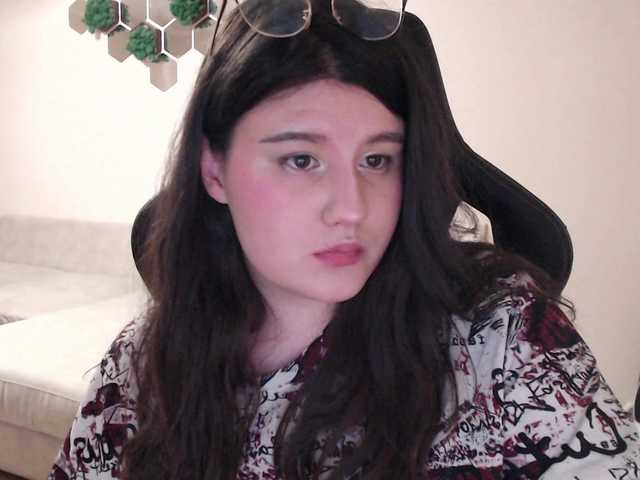 لقطات البث SaanviUwU