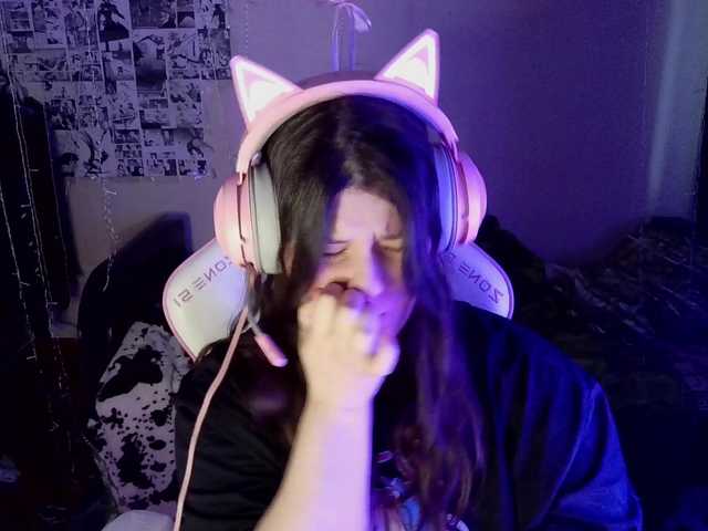 لقطات البث SaanviUwU