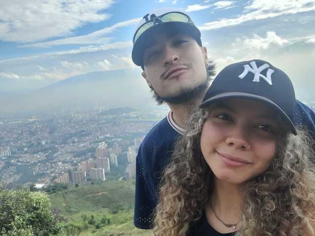صورة الملف الشخصي SaraAndTomas