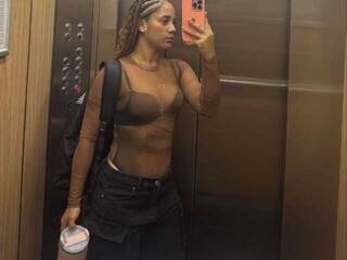 دردشة الفيديو المثيرة SeleneRouge