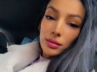 دردشة الفيديو المثيرة Selenna