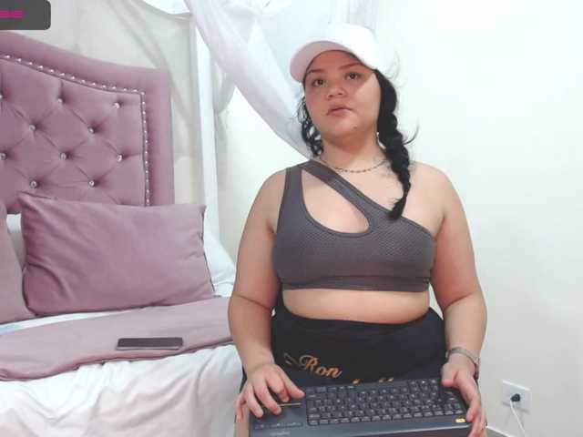 الصور SharlotteThom hi guys wolcome too my room// show oios 25 tks // spank ass 65 // come and difruta on my naughty side today and willing to play a lot with you!!