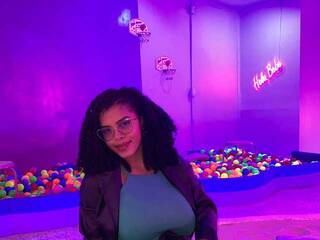 دردشة الفيديو المثيرة sharomsawyer