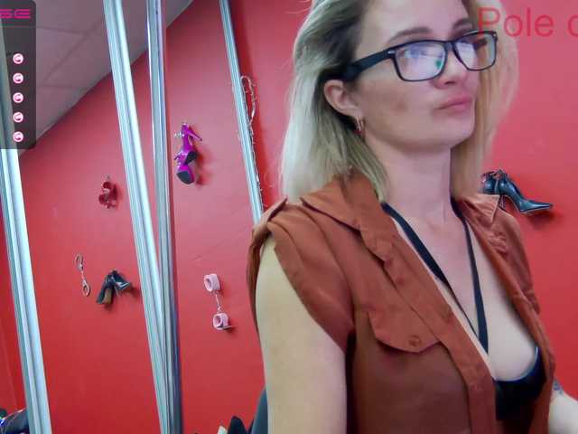 الصور Simonacam2cam I'm glad to welcome you dear! The best compliment from you is tokens) I will also pamper you with naked tits for 100 tons, ass-50, legs-30. I will turn on your camera for 40 tons, I will play pranks in private or in a group and show you what it is buzz