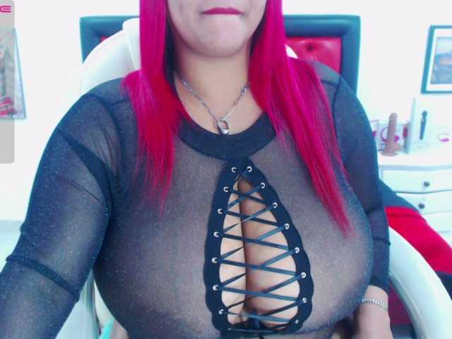 لقطات البث Siren-boobs