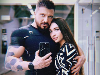 دردشة الفيديو المثيرة SnakeandTina