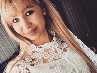 دردشة الفيديو المثيرة SnowWhite95