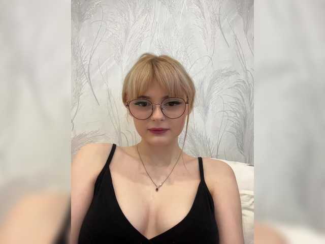 لقطات البث Sophie-doll