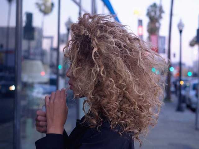 دردشة الفيديو المثيرة stacy-curly