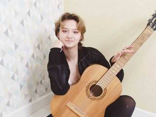 دردشة الفيديو المثيرة StrawberryLoa