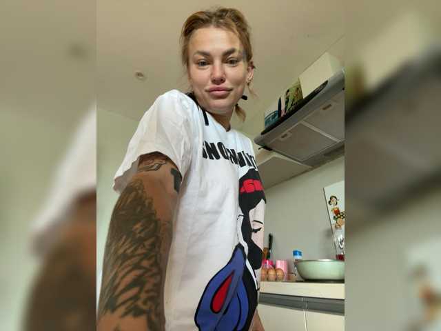 لقطات البث Striperella