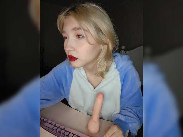 الصور SWEETLITTLE18 Hello!) I'm Leah! I'm 18 years old and I'm still a virgin. The topic of today is the deprivation of virginity. I have a countdown and when the right amount is collected, I will lose my virginity live!)You need to collect: @total Collected by