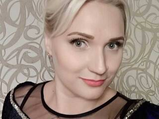 دردشة الفيديو المثيرة SweetRedDeva