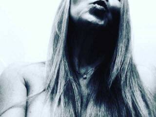 دردشة الفيديو المثيرة tieta