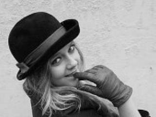 دردشة الفيديو المثيرة tiinna