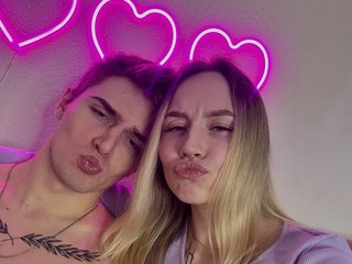 دردشة الفيديو المثيرة TwinTurboCouple