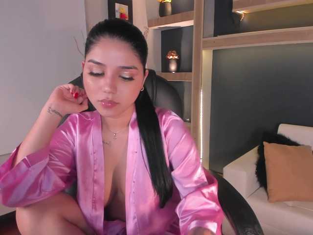 الصور VictoriaLeia beautiful latina with hot pussy for you to make her reach orgasm IG: Victoria_moodel♥ Striptease♥ @remain tks left