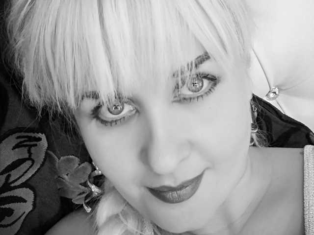 صورة الملف الشخصي WhiteQueen--1