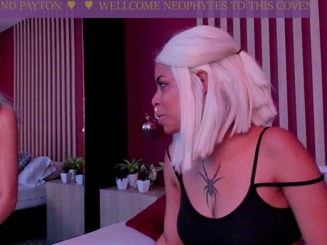 لقطات البث witches-