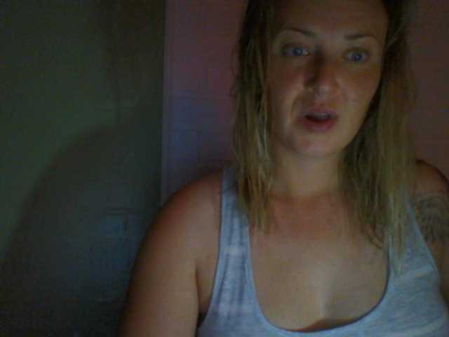 الصور XswetaX I look at your cam for 30 tokens. chest-40 tokens