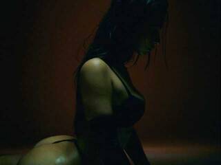 دردشة الفيديو المثيرة Mollllli