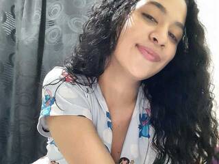 دردشة الفيديو المثيرة YessiAlbani