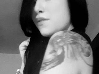 دردشة الفيديو المثيرة YourInes