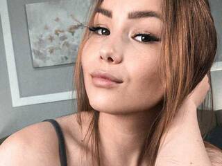 دردشة الفيديو المثيرة yours-adele