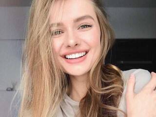 دردشة الفيديو المثيرة yunomoon